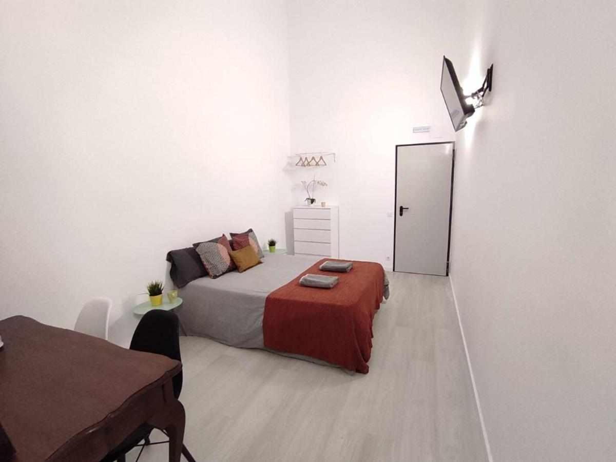 Hostal Urban Basic L'Hospitalet de Llobregat Eksteriør bilde