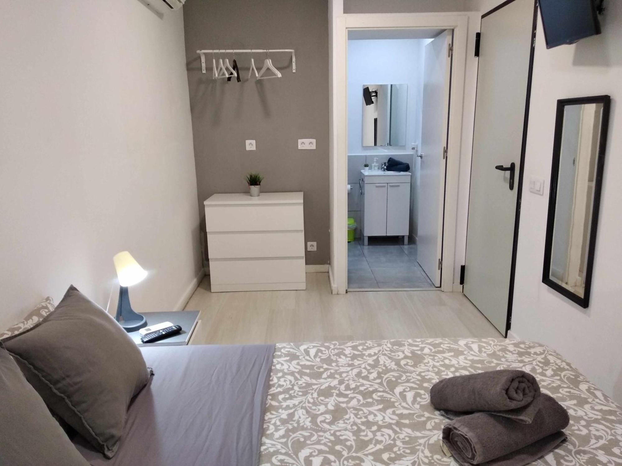 Hostal Urban Basic L'Hospitalet de Llobregat Rom bilde